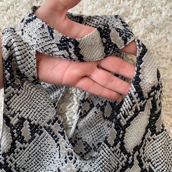 American Threads V-neck Shirt - Picture 3 of 3